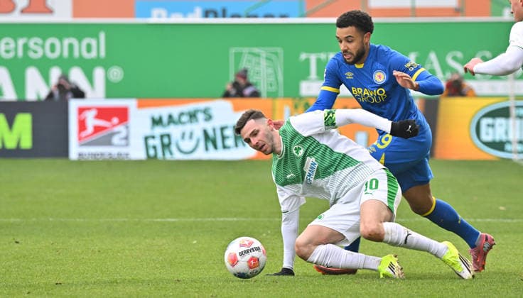 24 01 2026 Soccer Season 2025 2026 2 Soccer Bundesliga 19 Matchday SpVgg Greuther Fürth SGF Kleeblatt Eintracht Braunschweig BTSV EBS Sportfoto Zink MeZi xmexzix DFL regulations prohibit any use of photographs as image sequences and or quasi video only for editorial use Branimir Hrgota 10, SpVgg Greuther Fürth Leon Bell Bell 19, Eintracht Braunschweig BTSV EBS, rechts