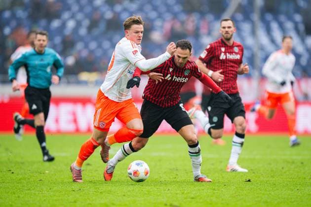 24 01 2026 Football, 2025 2026, 2 Bundesliga, Matchday 19, Hannover 96 Fortuna Düsseldorf L R Christian Rasmussen Düsseldorf , Virgil GhiÈa Hannover DFL REGULATIONS PROHIBIT ANY USE OF PHOTOGRAPHS AS IMAGE SEQUENCES AND OR QUASI VIDEO