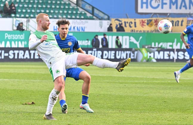 24 01 2026 Soccer Season 2025 2026 2 Soccer Bundesliga 19 Matchday SpVgg Greuther Fürth SGF Kleeblatt Eintracht Braunschweig BTSV EBS Sportfoto Zink MeZi xmexzix DFL regulations prohibit any use of photographs as image sequences and or quasi video only for editorial use Paul Will 13, SpVgg Greuther Fürth