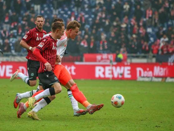 Germany Soccer 2 Bundesliga 2025 26, 19 Matchday Hannover 96 Fortuna Düsseldorf Heinz von Heiden Arena Stadion Hannover Christian Rasmussen Fortuna Düsseldorf, 10 Maurice Neubauer Hannover 96, 33 Virgil GhiÅ£Äƒ Virgil Ghita Hannover 96, 5 Hannover Copyright: xAymanxAlahmedx
