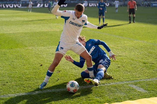 24 01 2026, xhfmx, Soccer 2 Bundesliga, Karlsruher SC Hertha BSC Berlin v l Michael Cuisance Hertha BSC and David Herold Karlsruher SC in a duel DFL DFB REGULATIONS PROHIBIT ANY USE OF PHOTOGRAPHS as IMAGE SEQUENCES and or QUASI VIDEO Karlsruhe