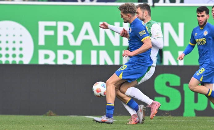 24 01 2026 Soccer Season 2025 2026 2 Soccer Bundesliga 19 Matchday SpVgg Greuther Fürth SGF Kleeblatt Eintracht Braunschweig BTSV EBS Sportfoto Zink xwoxzix DFL regulations prohibit any use of photographs as image sequences and or quasi video only for editorial use Lukas Frenkert 29, Eintracht Braunschweig BTSV EBS Dennis Srbeny 7, SpVgg Greuther Fürth