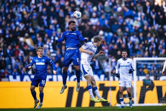 Philipp Förster 18 Karlsruher SC in an aerial duel with Jonjoe Kenny 16 Hertha BSC , while other players stand in the background Aerial duel for the ball Copyright: xspeedshotx