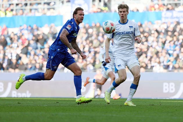 24 01 2026, xrekx, Soccer 2 Bundesliga, Karlsruher SC Hertha BSC Berlin v l Marcel Franke Karlsruher SC Luca Schuler Hertha BSC DFL DFB REGULATIONS PROHIBIT ANY USE OF PHOTOGRAPHS as IMAGE SEQUENCES and or QUASI VIDEO Karlsruhe