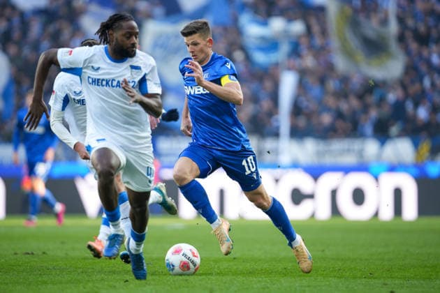 Soccer 2 Bundesliga, Matchday 19, Karlsruher SC Hertha BSC on 24 01 2026 in Karlsruhe BBBank Wildpark , Germany, Season 2025 2026 DFB DFL REGULATIONS PROHIBIT ANY USE OF PHOTOGRAPHS as IMAGE SEQUENCES and or QUASI VIDEO In focus Marvin Wanitzek 10, KSC in front of him Deyovaisio Evan Zeefuik 42, BSC Karlsruhe BBBank Wildpark Germany Copyright: xChristophxKinzingerx
