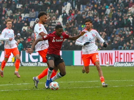 Germany Soccer 2 Bundesliga 2025 26, 19 Matchday Hannover 96 Fortuna Düsseldorf Heinz von Heiden Arena Stadion Hannover Noël Así ko Noel Aseko Hannover 96, 15 Elias Egouli Fortuna Düsseldorf, 44 Hannover Copyright: xAymanxAlahmedx