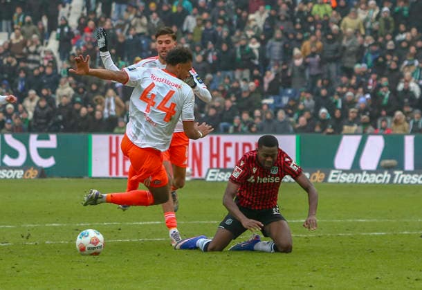 Germany Soccer 2 Bundesliga 2025 26, 19 Matchday Hannover 96 Fortuna Düsseldorf Heinz von Heiden Arena Stadion Hannover Noël Así ko Noel Aseko Hannover 96, 15 Elias Egouli Fortuna Düsseldorf, 44 Hannover Copyright: xAymanxAlahmedx