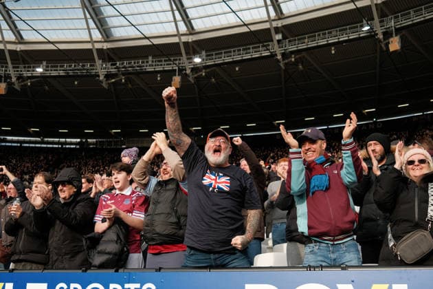 West Ham United gegen Sunderland 24. Januar 2026, London Premier League Fußball West Ham United gegen Sunderland West Ham-Fans feiern ihr erstes Tor Foto Jacques Feeney Abseits London UK  Copyright: xJacquesxFeeneyx xOffsidexOffside