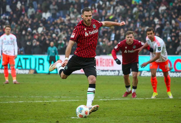 Germany Soccer 2 Bundesliga 2025 26, 19 Matchday Hannover 96 Fortuna Düsseldorf Heinz von Heiden Arena Stadion Hannover Penalty kick taken by player Boris Tomiak Hannover 96, 3 Hannover Copyright: xAymanxAlahmedx
