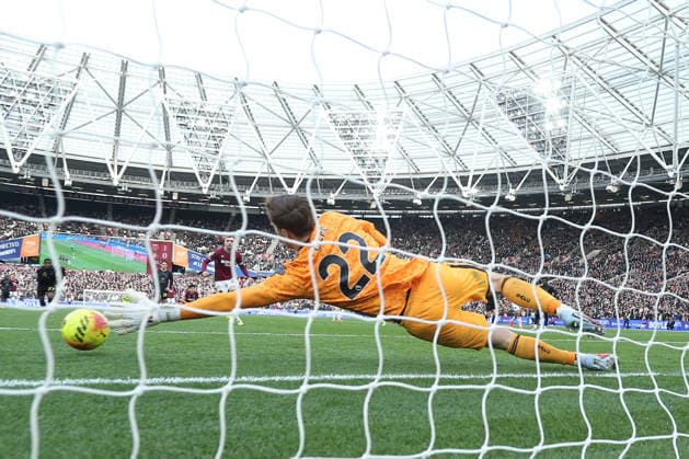 24th January 2026; London Stadium, London, England; Premier League Football, West Ham United versus Sunderland; Jarrod Bowen of West Ham United scores from a penalty kick in the 28th minute for 2-0  KatiexChan Content restricted for UK based newspaper
