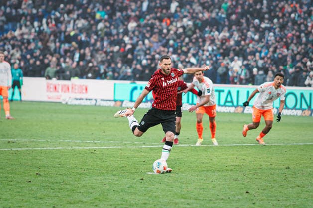 2 Bundesliga Hannover 96 vs Fortuna Düsseldorf, 24 01 2026 Boris Tomiak Hannover 96, 3 misses the penalty Football, 2 Bundesliga, 19 Matchday Hannover 96 vs Fortuna Düsseldorf on 24 01 2026 at Heinz von Heiden Arena, Hannover DFL REGULATIONS PROHIBIT ANY USE OF PHOTOGRAPHS AS IMAGE SEQUENCES AND OR QUASI VIDEO Copyright: xBEAUTIFULxSPORTS Tonhäuserx