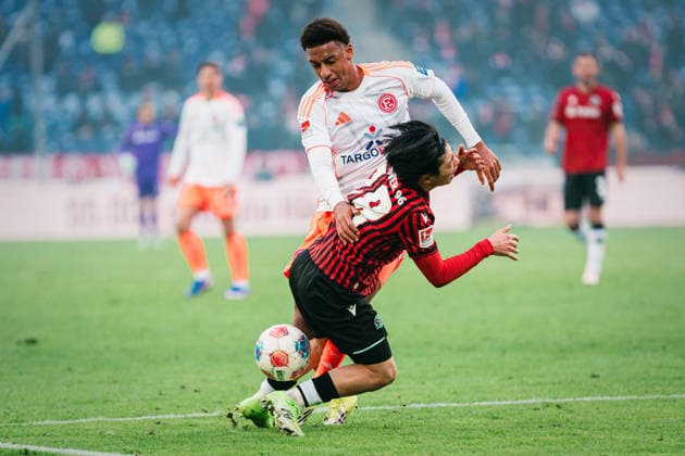 2 Bundesliga Hannover 96 vs Fortuna Düsseldorf, 24 01 2026 Klaus Sima Suso Fortuna Düsseldorf, 46 in duel with Daisuke Yokota Hannover 96, 18 Soccer, 2 Bundesliga, Matchday 19 Hannover 96 vs Fortuna Düsseldorf on 24 01 2026 at Heinz von Heiden Arena, Hannover DFL REGULATIONS PROHIBIT ANY USE OF PHOTOGRAPHS AS IMAGE SEQUENCES AND OR QUASI VIDEO Copyright: xBEAUTIFULxSPORTS Tonhäuserx