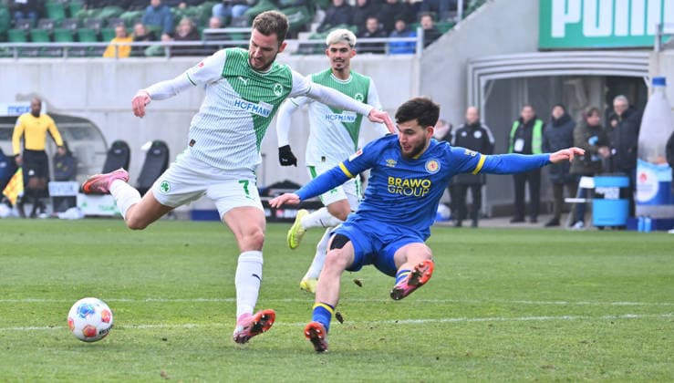 24 01 2026 Soccer Season 2025 2026 2 Soccer Bundesliga 19 Matchday SpVgg Greuther Fürth SGF Kleeblatt Eintracht Braunschweig BTSV EBS Sportfoto Zink xwoxzix DFL regulations prohibit any use of photographs as image sequences and or quasi video only for editorial use Dennis Srbeny 7, SpVgg Greuther Fürth Mehmet Aydin 8, Eintracht Braunschweig BTSV EBS