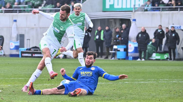24 01 2026 Soccer Season 2025 2026 2 Soccer Bundesliga 19 Matchday SpVgg Greuther Fürth SGF Kleeblatt Eintracht Braunschweig BTSV EBS Sportfoto Zink xwoxzix DFL regulations prohibit any use of photographs as image sequences and or quasi video only for editorial use Dennis Srbeny 7, SpVgg Greuther Fürth Mehmet Aydin 8, Eintracht Braunschweig BTSV EBS