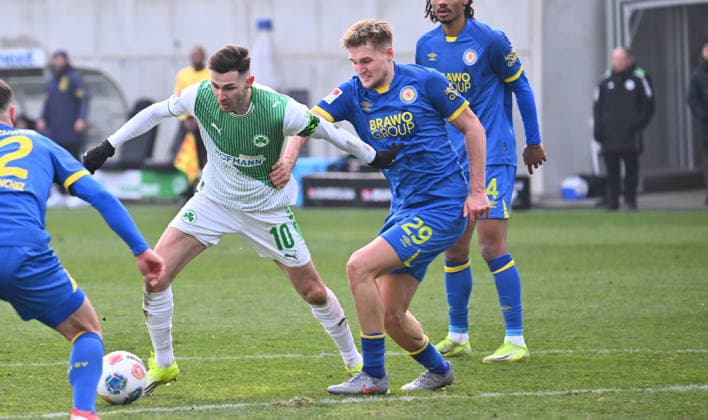 24 01 2026 Soccer Season 2025 2026 2 Soccer Bundesliga 19 Matchday SpVgg Greuther Fürth SGF Kleeblatt Eintracht Braunschweig BTSV EBS Sportfoto Zink xwoxzix DFL regulations prohibit any use of photographs as image sequences and or quasi video only for editorial use Branimir Hrgota 10, SpVgg Greuther Fürth Lukas Frenkert 29, Eintracht Braunschweig BTSV EBS