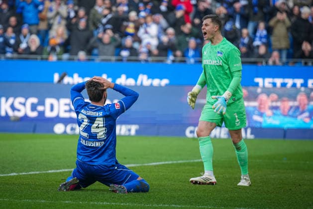 Germany, Football, 2 Bundesliga, Season 2025 2026, Karlsruher SC vs Herta BSC BBBank Wildpark Karlsruhe Fabian Schleusener Karlsruher SC, 24 Tjark Ernst Hertha BSC, 1 Karlsruhe BBBank Wildpark Baden Württemberg Germany Copyright: xFINLEYxMÖRCHx