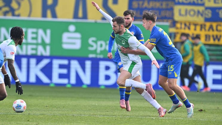24 01 2026 Soccer Season 2025 2026 2 Soccer Bundesliga 19 Matchday SpVgg Greuther Fürth SGF Kleeblatt Eintracht Braunschweig BTSV EBS Sportfoto Zink xwoxzix DFL regulations prohibit any use of photographs as image sequences and or quasi video only for editorial use Dennis Srbeny 7, SpVgg Greuther Fürth Max Marie 15, Eintracht Braunschweig BTSV EBS