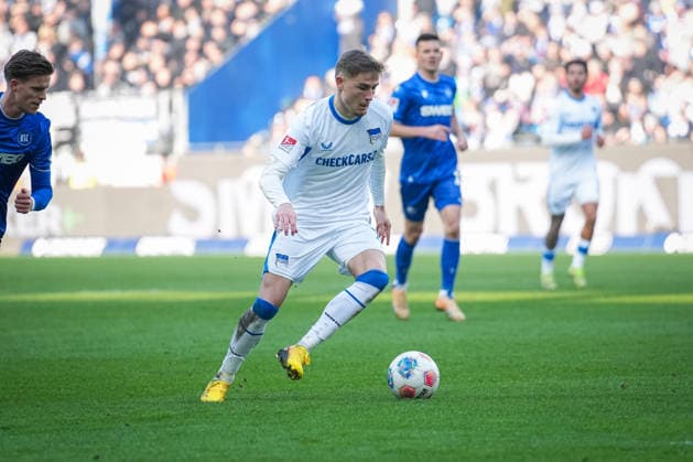 Germany, Football, 2 Bundesliga, Season 2025 2026, Karlsruher SC vs Herta BSC BBBank Wildpark Karlsruhe Marten Winkler Hertha BSC, 22 Karlsruhe BBBank Wildpark Baden Württemberg Germany Copyright: xFINLEYxMÖRCHx