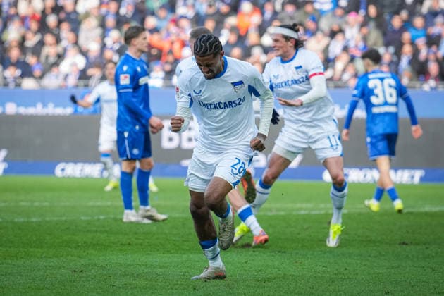 Germany, Soccer, 2 Bundesliga, Season 2025 2026, Karlsruher SC vs Herta BSC BBBank Wildpark Karlsruhe Jeremy Dudziak Hertha BSC, 28 Goal, Cheering, Karlsruhe BBBank Wildpark Baden Württemberg Germany Copyright: xFINLEYxMÖRCHx