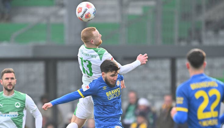 24 01 2026 Soccer Season 2025 2026 2 Soccer Bundesliga 19 Matchday SpVgg Greuther Fürth SGF Kleeblatt Eintracht Braunschweig BTSV EBS Sportfoto Zink xwoxzix DFL regulations prohibit any use of photographs as image sequences and or quasi video only for editorial use Paul Will 13, SpVgg Greuther Fürth Mehmet Aydin 8, Eintracht Braunschweig BTSV EBS