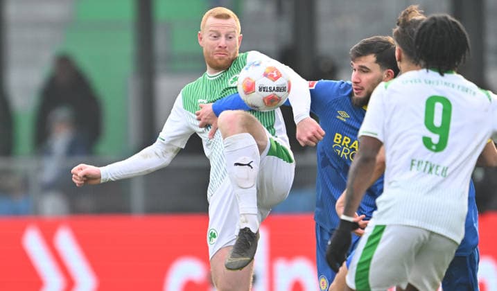 24 01 2026 Soccer Season 2025 2026 2 Soccer Bundesliga 19 Matchday SpVgg Greuther Fürth SGF Kleeblatt Eintracht Braunschweig BTSV EBS Sportfoto Zink xwoxzix DFL regulations prohibit any use of photographs as image sequences and or quasi video only for editorial use Paul Will 13, SpVgg Greuther Fürth Mehmet Aydin 8, Eintracht Braunschweig BTSV EBS