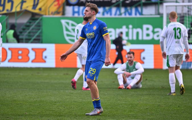 24 01 2026 Soccer Season 2025 2026 2 Soccer Bundesliga 19 Matchday SpVgg Greuther Fürth SGF Kleeblatt Eintracht Braunschweig BTSV EBS Sportfoto Zink xwoxzix DFL regulations prohibit any use of photographs as image sequences and or quasi video only for editorial use Lukas Frenkert 29, Eintracht Braunschweig BTSV EBS after the end of the match