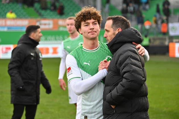 24 01 2026 Soccer Season 2025 2026 2 Soccer Bundesliga 19 Matchday SpVgg Greuther Fürth SGF Kleeblatt Eintracht Braunschweig BTSV EBS Sportfoto Zink xwoxzix DFL regulations prohibit any use of photographs as image sequences and or quasi video only for editorial use Raul Marita 38, SpVgg Greuther Fürth Stephan Fürstner Sports Director SpVgg Greuther Fürth after the end of the match