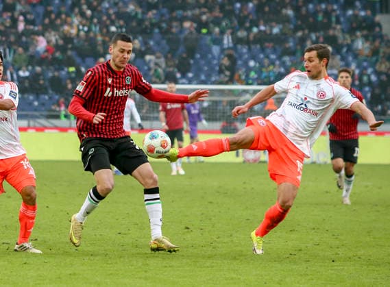 Germany Soccer 2 Bundesliga 2025 26, 19 Matchday Hannover 96 Fortuna Düsseldorf Heinz von Heiden Arena Stadion Hannover Tim Oberdorf Fortuna Düsseldorf, 15 Maurice Neubauer Hannover 96, 33 Hannover Copyright: xAymanxAlahmedx