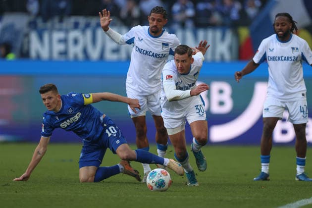 Seguin Paul Hertha BSC, 30 in duel with Marvin Wanitzek Karlsruher SC, 10 , Karlsruher SC vs Hertha BSC, 2 Bundesliga, Matchday 19, 2025 2026, 24 01 2026, DFL REGULATES PROHIBIT ANY USE OF PHOTOGRAPHS AS IMAGE SEQUENCES AND OR QUASI VIDEO, Karlsruher SC vs Hertha BSC, 2 Bundesliga, Matchday 19, 2025 2026, 24 01 2026 Karlsruhe Copyright: xEibner-Pressefoto JanxPrihodax EP_JPA