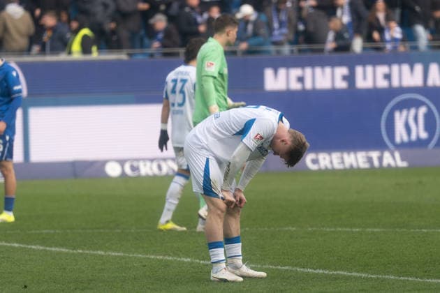 24 01 2026, xhfmx, Soccer 2 Bundesliga, Karlsruher SC Hertha BSC Berlin Both teams after the 2 2 finished JUlian Eitschberger Hertha BSC DFL DFB REGULATIONS PROHIBIT ANY USE OF PHOTOGRAPHS as IMAGE SEQUENCES and or QUASI VIDEO Karlsruhe