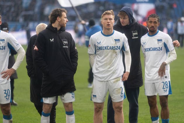 24 01 2026, xhfmx, Soccer 2 Bundesliga, Karlsruher SC Hertha BSC Berlin v l Pascal Klemens Hertha BSC , JUlian Eitschberger Hertha BSC , Jeremy Dudziak Hertha BSC DFL DFB REGULATIONS PROHIBIT ANY USE OF PHOTOGRAPHS as IMAGE SEQUENCES and or QUASI VIDEO Karlsruhe