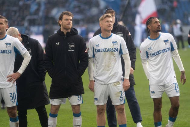 24 01 2026, xhfmx, Soccer 2 Bundesliga, Karlsruher SC Hertha BSC Berlin v l Pascal Klemens Hertha BSC , JUlian Eitschberger Hertha BSC , Jeremy Dudziak Hertha BSC DFL DFB REGULATIONS PROHIBIT ANY USE OF PHOTOGRAPHS as IMAGE SEQUENCES and or QUASI VIDEO Karlsruhe