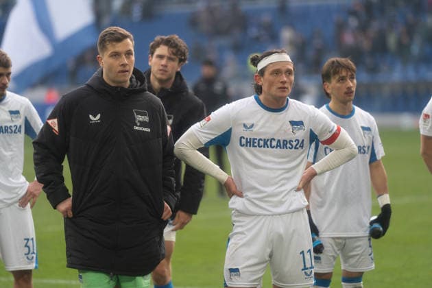 24 01 2026, xhfmx, Soccer 2 Bundesliga, Karlsruher SC Hertha BSC Berlin v l Tjark Ernst Hertha BSC , Fabian Reese Hertha BSC DFL DFB REGULATIONS PROHIBIT ANY USE OF PHOTOGRAPHS as IMAGE SEQUENCES and or QUASI VIDEO Karlsruhe