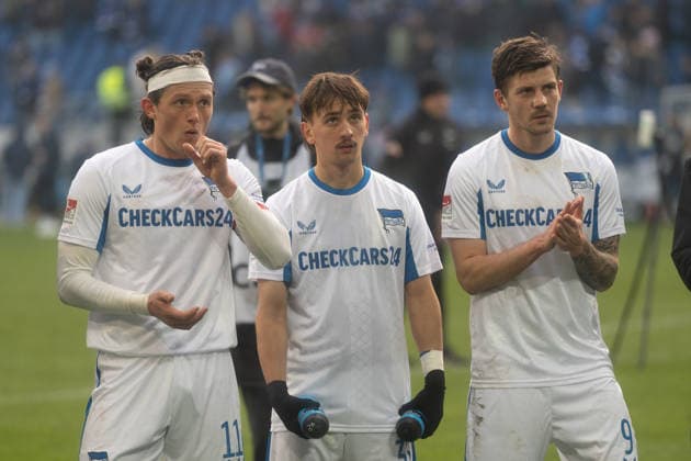 24 01 2026, xhfmx, Soccer 2 Bundesliga, Karlsruher SC Hertha BSC Berlin v l Fabian Reese Hertha BSC , Janne Berner Hertha BSC , Dawid Kownacki Hertha BSC DFL DFB REGULATIONS PROHIBIT ANY USE OF PHOTOGRAPHS as IMAGE SEQUENCES and or QUASI VIDEO Karlsruhe