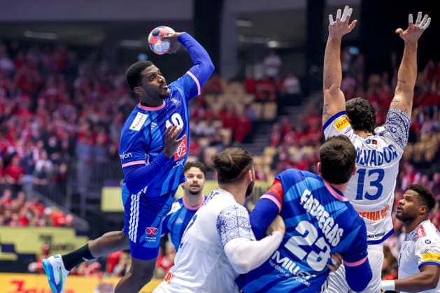 24 01 2026, Handball, Men s EHF EURO 2026, France Portugal, Jyske Bank Boxen in Herning, Denmark, Main Round Dika Mem France 10 Rocha Nogueira Portugal 13 Denmark