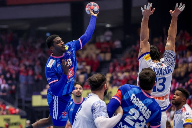24 01 2026, Handball, Men s EHF EURO 2026, France Portugal, Jyske Bank Boxen in Herning, Denmark, Main Round Dika Mem France 10 Rocha Nogueira Portugal 13 Denmark