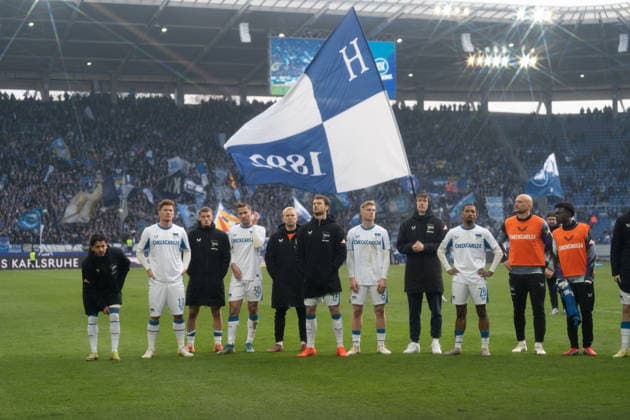 24 01 2026, xhfmx, Soccer 2 Bundesliga, Karlsruher SC Hertha BSC Berlin Hertha players in front of the Hertha block DFL DFB REGULATIONS PROHIBIT ANY USE OF PHOTOGRAPHS as IMAGE SEQUENCES and or QUASI VIDEO Karlsruhe