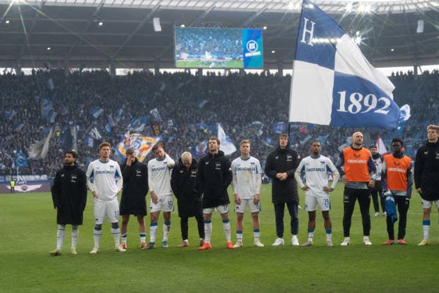 24 01 2026, xhfmx, Soccer 2 Bundesliga, Karlsruher SC Hertha BSC Berlin Hertha players in front of the Hertha block DFL DFB REGULATIONS PROHIBIT ANY USE OF PHOTOGRAPHS as IMAGE SEQUENCES and or QUASI VIDEO Karlsruhe