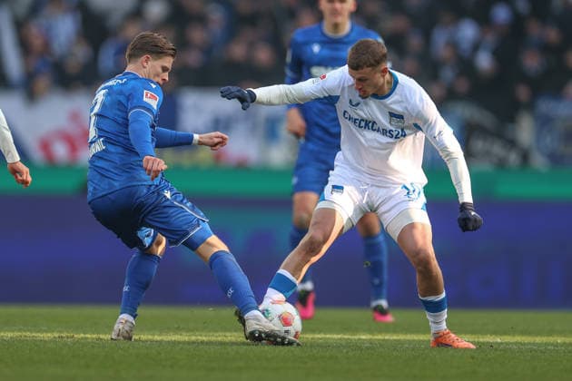 Duel between Dzenis Burnic Karlsruher SC, 07 and Cuisance Michael Hertha BSC, 10 , Karlsruher SC vs Hertha BSC, 2 Bundesliga, Matchday 19, 2025 2026, 24 01 2026, DFL REGULATES PROHIBIT ANY USE OF PHOTOGRAPHS AS IMAGE SEQUENCES AND OR QUASI VIDEO, Karlsruher SC vs Hertha BSC, 2 Bundesliga, Matchday 19, 2025 2026, 24 01 2026 Karlsruhe Copyright: xEibner-Pressefoto JanxPrihodax EP_JPA