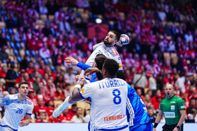 Throw Goal Martim Costa Portugal, 79 DEN, France vs Portugal, Handball, EHF European Championship 2026, Main Round, Matchday 2, 24 01 2026 DEN, France vs Portugal, Handball, EHF European Championship 2026, Main Round, Matchday 2, 24 01 2026 Herning Copyright: xEibner-Pressefoto MarcelxvonxFehrnx EP_MFN