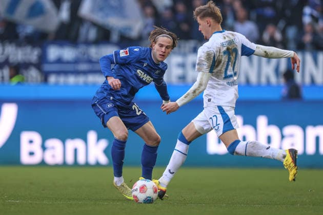Winkler Marten Hertha BSC, 22 in duel with David Herold Karlsruher SC, 20 , Karlsruher SC vs Hertha BSC, 2 Bundesliga, Matchday 19, 2025 2026, 24 01 2026, DFL REGULATIONS PROHIBIT ANY USE OF PHOTOGRAPHS AS IMAGE SEQUENCES AND OR QUASI VIDEO, Karlsruher SC vs Hertha BSC, 2 Bundesliga, Matchday 19, 2025 2026, 24 01 2026 Karlsruhe Copyright: xEibner-Pressefoto JanxPrihodax EP_JPA