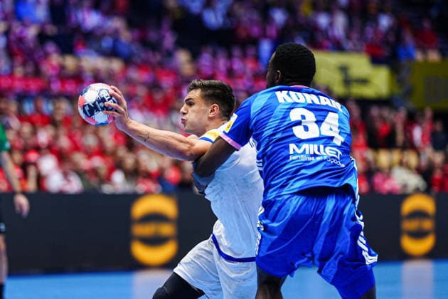 Francisco Costa Portugal, 26 , Karl Konan France, 34 DEN, France vs Portugal, Handball, EHF European Championship 2026, Main Round, Matchday 2, 24 01 2026 DEN, France vs Portugal, Handball, EHF European Championship 2026, Main Round, Matchday 2, 24 01 2026 Herning Copyright: xEibner-Pressefoto MarcelxvonxFehrnx EP_MFN