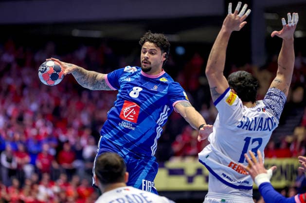 24 01 2026, Handball, Men s EHF EURO 2026, France Portugal, Jyske Bank Boxing in Herning, Denmark, Main Round Elohim Prandi France 08 in duel against Rocha Nogueira Portugal 13 Denmark