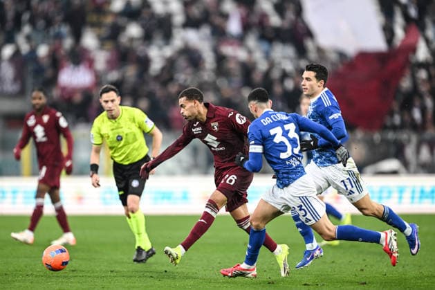 Cyril Ngonge of Torino FC in action during the Italian Serie A football match between Calcio Como and Torino FC on January 24, 2026 at the Giuseppe Senigallia stadium in Como, Italy Photo Tiziano Ballabio  Copyright: xTizianoxBallabio IPAxSportx xipa-agency.netx xx IPA_70495116 IPA_Agency_IPA70495116