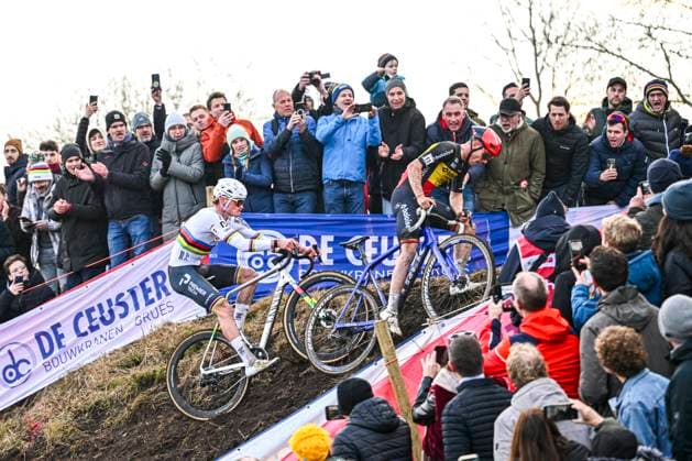 UCI Cyclocross World Cup 2025-2026 Maasmechelen MAASMECHELEN, BELGIUM - JANUARY 24 : Van Der Poel Mathieu (NED) of Alpecin-Deceuninck, Nys Thibau (BEL) of Baloise Glowi Lions in action during the 11th leg of the Maasmechelen UCI Cyclocross World Cup 2025-2026 a cyclocross race for Women Elite on January 24, 2026 in Maasmechelen, Belgium, 24 01 2026 ( Maasmechelen Belgium  Copyright: xVincentxKalutx