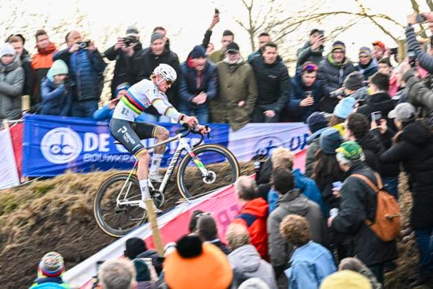 UCI Cyclocross World Cup 2025-2026 Maasmechelen MAASMECHELEN, BELGIUM - JANUARY 24 : Van Der Poel Mathieu (NED) of Alpecin-Deceuninck in action during the 11th leg of the Maasmechelen UCI Cyclocross World Cup 2025-2026 a cyclocross race for Women Elite on January 24, 2026 in Maasmechelen, Belgium, 24 01 2026 ( Maasmechelen Belgium  Copyright: xVincentxKalutx