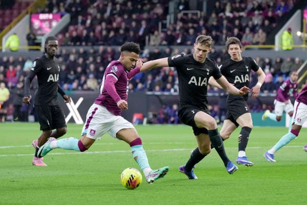 Burnley v Tottenham Hotspur, Burnley, UK - 24 Jan 2026 Marcus Edwards of Burnley during the Premier League match between Burnley and Tottenham Hotspur at Turf Moor, Burnley on 24 January 2026 ( Burnley Turf Moor Burnley England Copyright: xHarryxCornish PPAUKx PPA-242688
