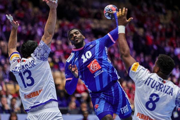 10Mem, Dika in action Match between FRANCE VS PORTUGAL valid for Men s EHF EURO 2026 at Jyske Bank Boxen in Herning on 24 January 2026. Herning Jyske Bank Boxen Herning Denmark Copyright: xIMAGOx xPRIMExSPORTSxIMAGESx xANGELOxMOREIRAx
