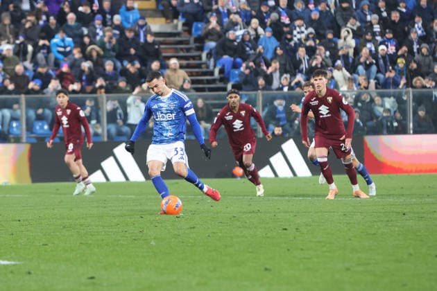 ComoÕs ComoÕs Lucas Da Cunha penalty during the Serie A soccer match between Como and Torino at the Giuseppe Sinigaglia stadium in Como, north Italy - January 24, 2026 - Soccer.  Copyright: xAntonioxSaiai LaPressex