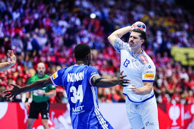 Throw Goal Salvador Salvador Portugal, 13 , Karl Konan France, 34 DEN, France vs Portugal, Handball, EHF European Championship 2026, Main Round, Matchday 2, 24 01 2026 DEN, France vs Portugal, Handball, EHF European Championship 2026, Main Round, Matchday 2, 24 01 2026 Herning Copyright: xEibner-Pressefoto MarcelxvonxFehrnx EP_MFN